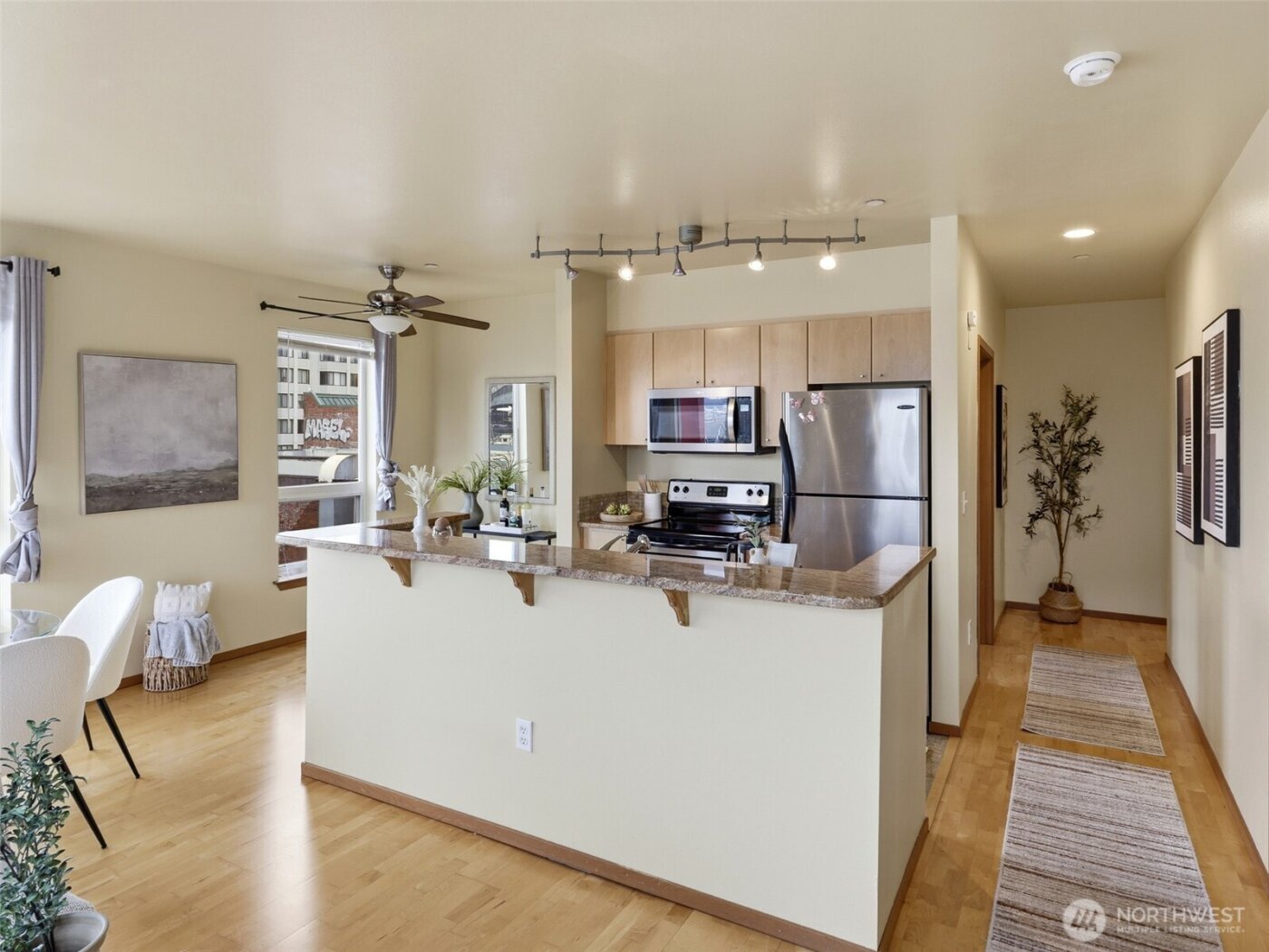 668 S Lane Street #404, Seattle, WA 98104