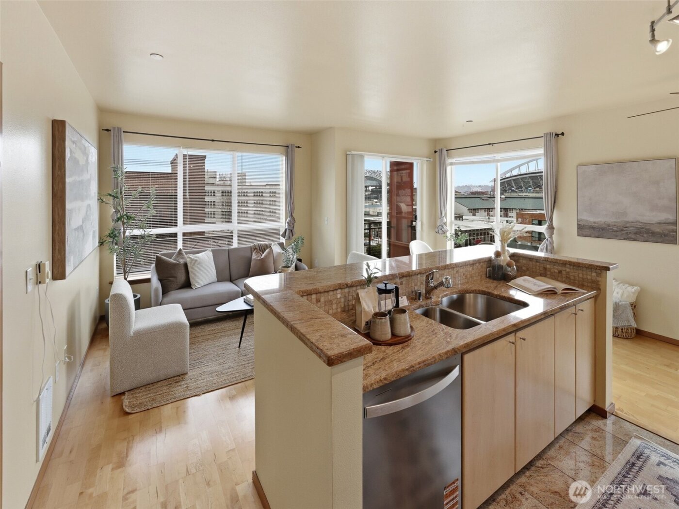 668 S Lane Street #404, Seattle, WA 98104