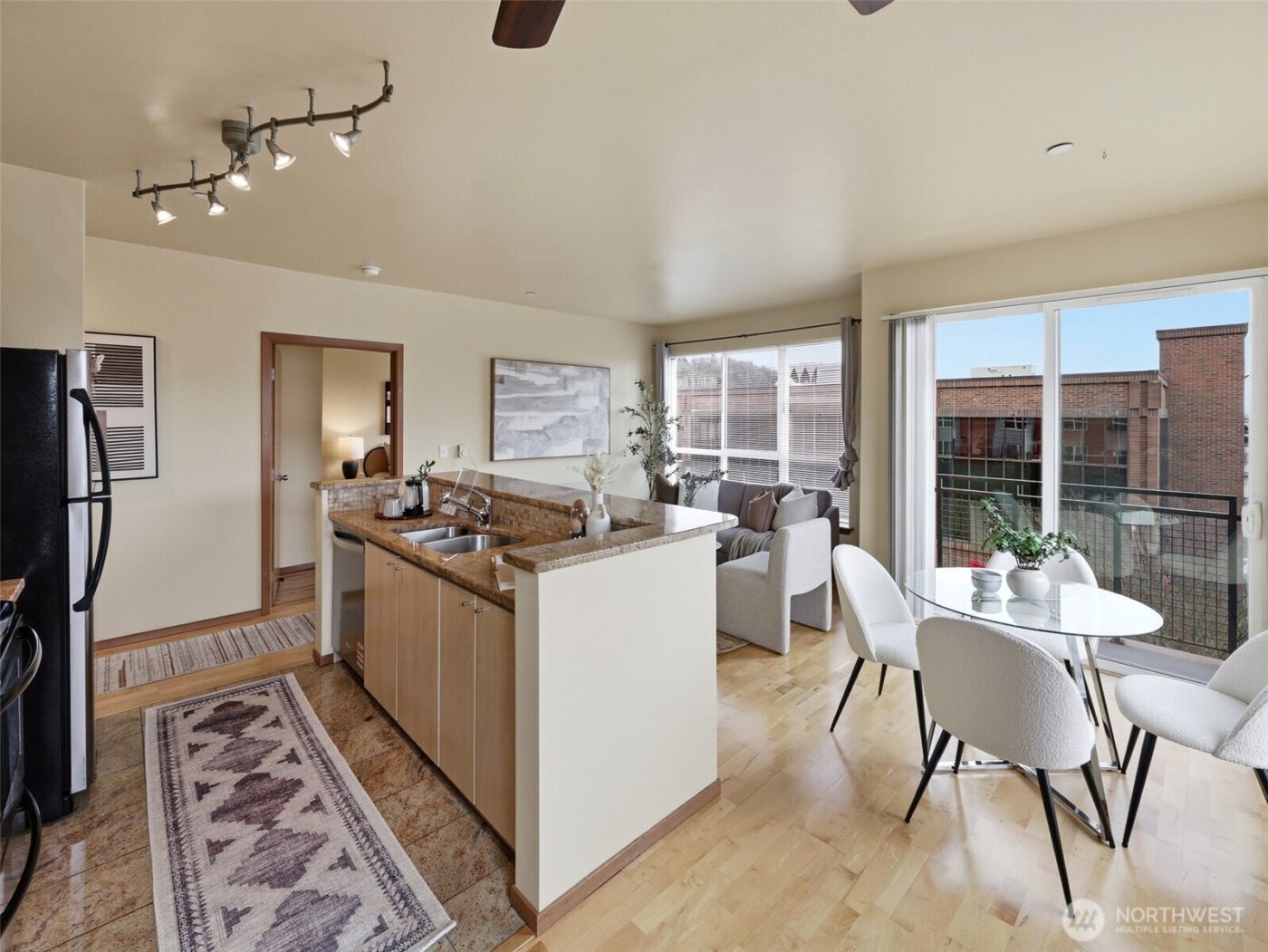 668 S Lane Street #404, Seattle, WA 98104