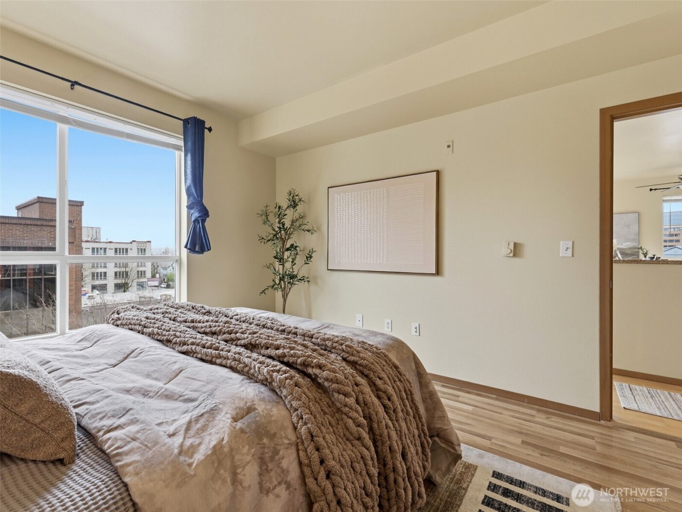 668 S Lane Street #404, Seattle, WA 98104