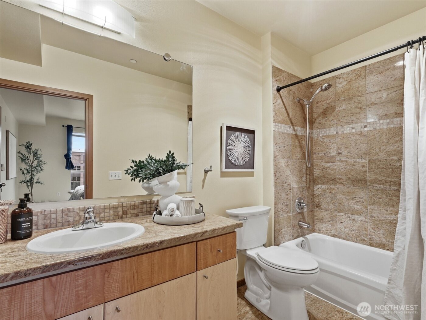 668 S Lane Street #404, Seattle, WA 98104