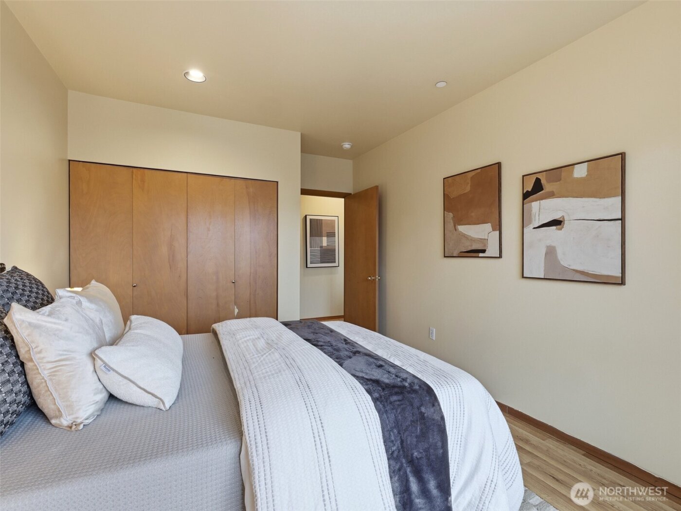 668 S Lane Street #404, Seattle, WA 98104