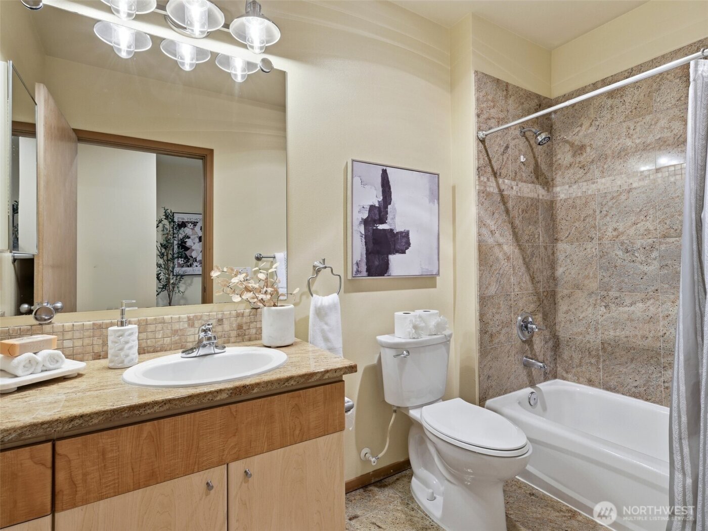 668 S Lane Street #404, Seattle, WA 98104