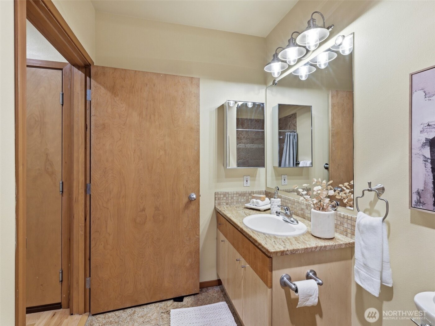 668 S Lane Street #404, Seattle, WA 98104