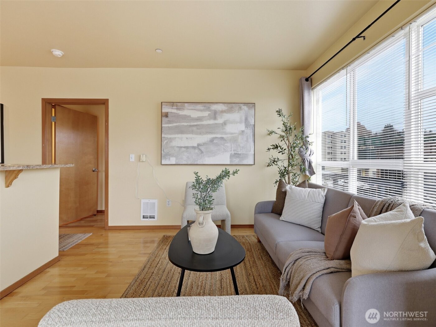 668 S Lane Street #404, Seattle, WA 98104