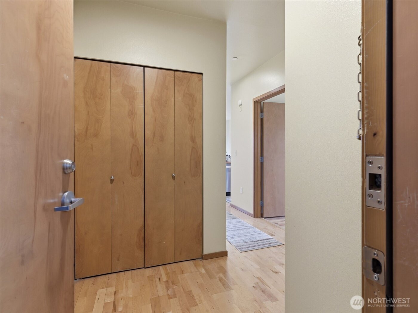 668 S Lane Street #404, Seattle, WA 98104