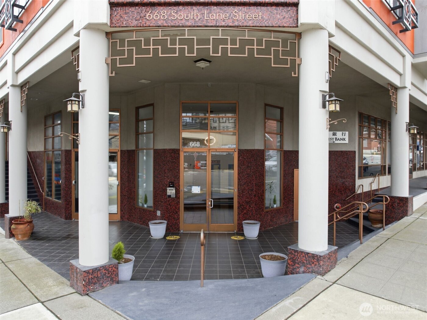 668 S Lane Street #404, Seattle, WA 98104