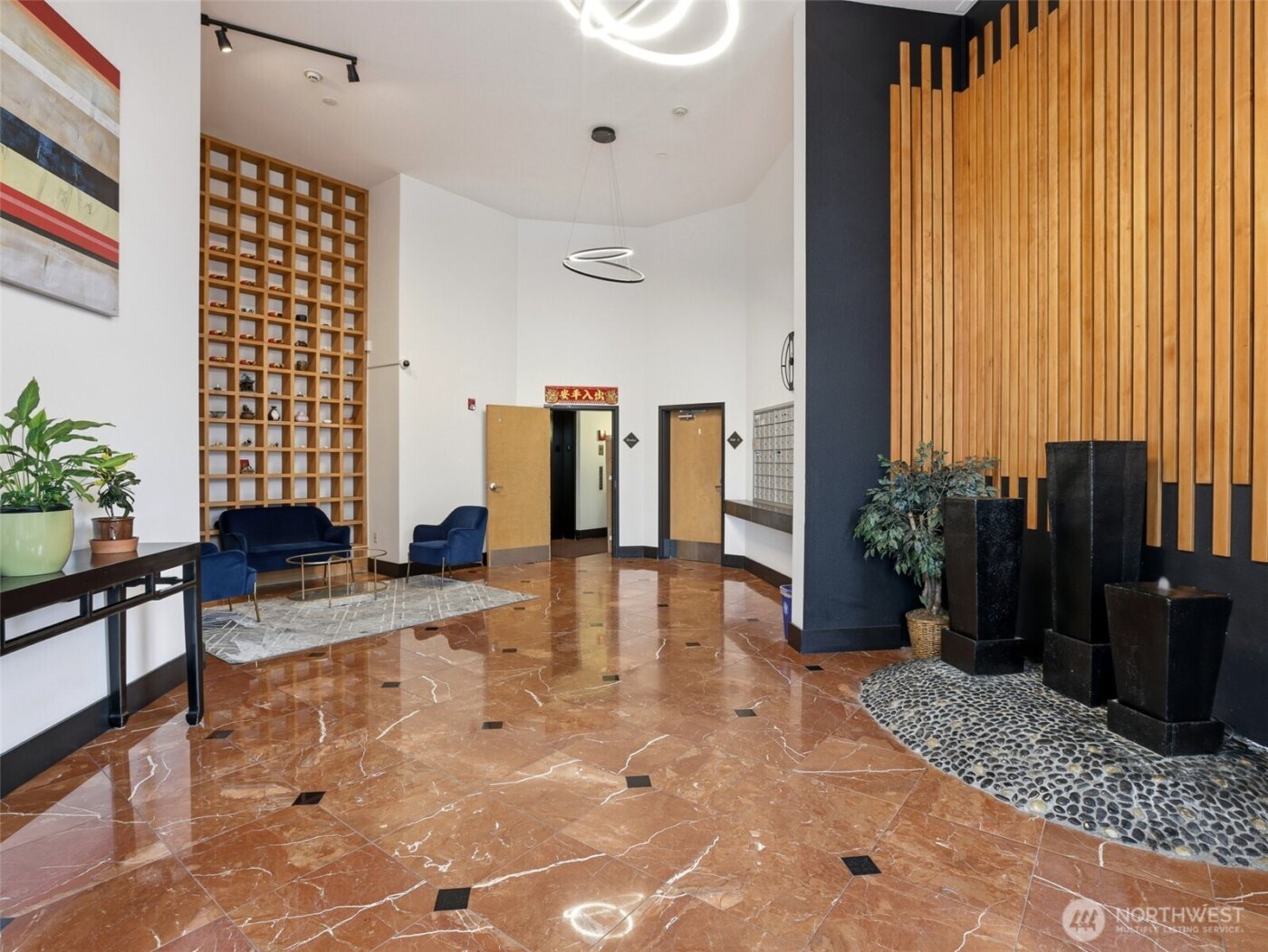 668 S Lane Street #404, Seattle, WA 98104