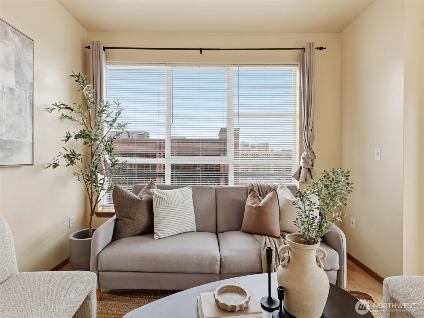 668 S Lane Street #404, Seattle, WA 98104