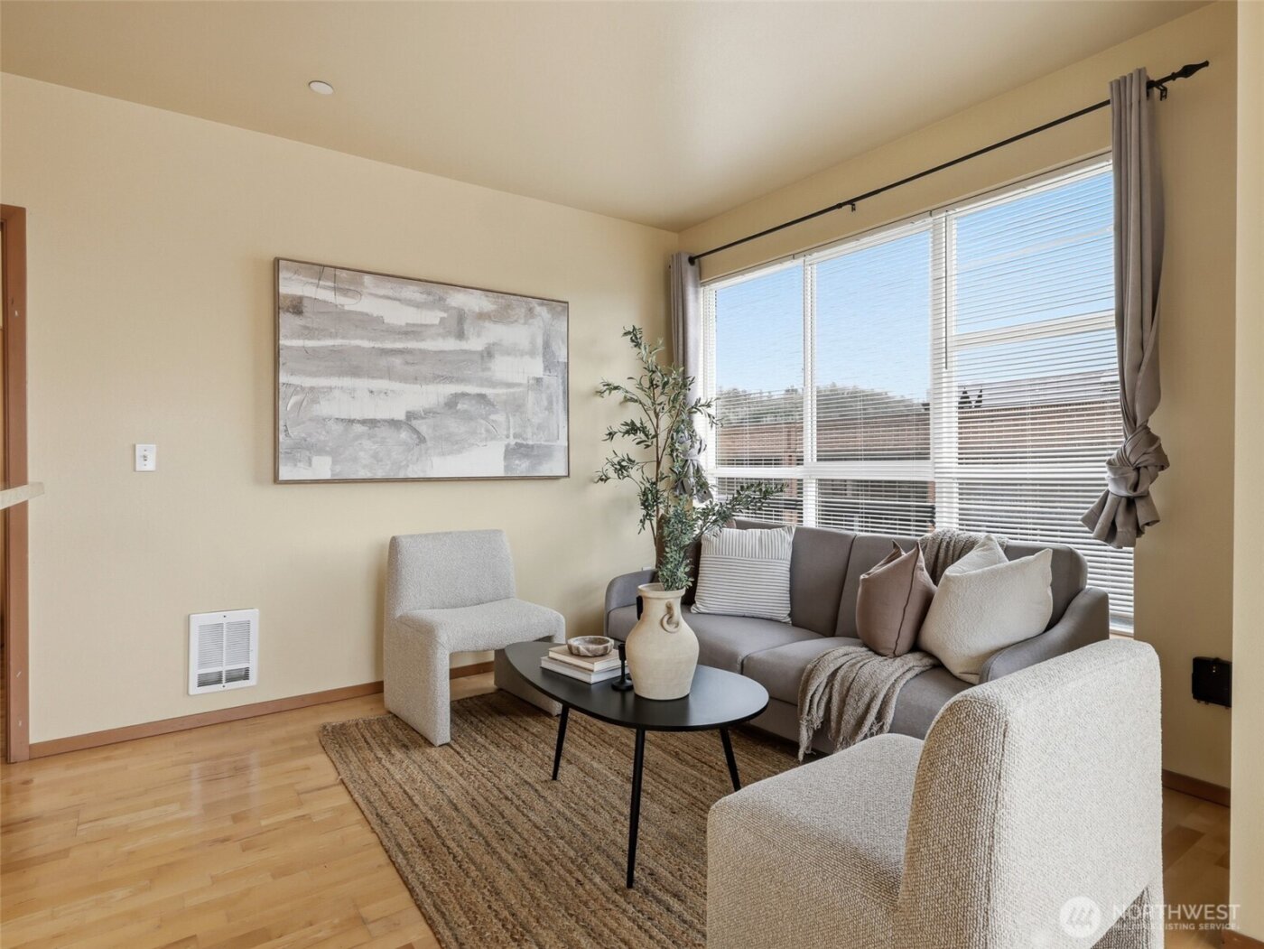 668 S Lane Street #404, Seattle, WA 98104