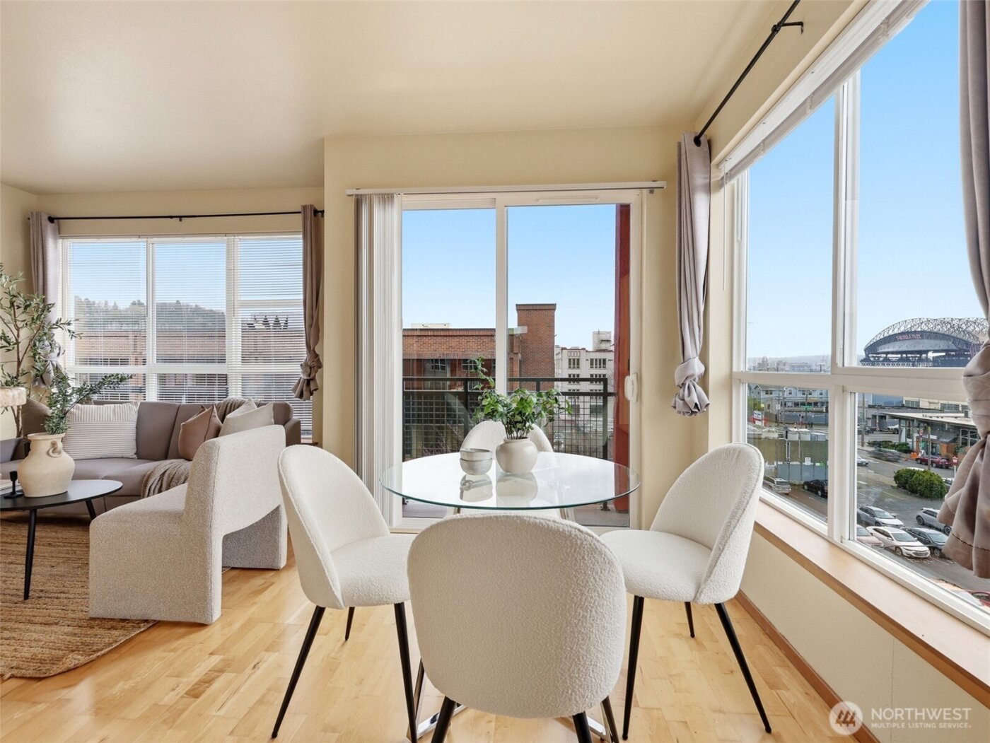 668 S Lane Street #404, Seattle, WA 98104