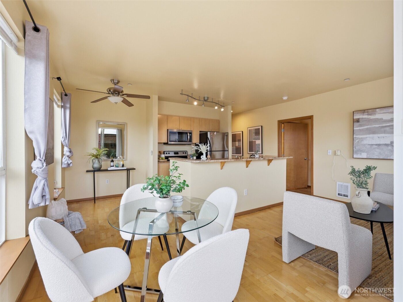 668 S Lane Street #404, Seattle, WA 98104