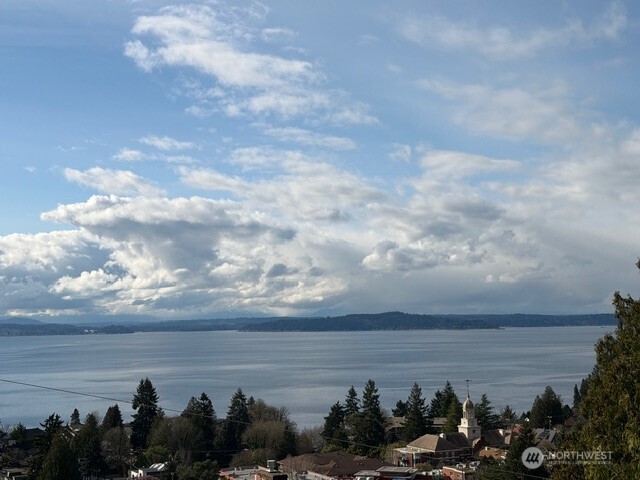 7341 California Avenue SW, Seattle, WA 98136