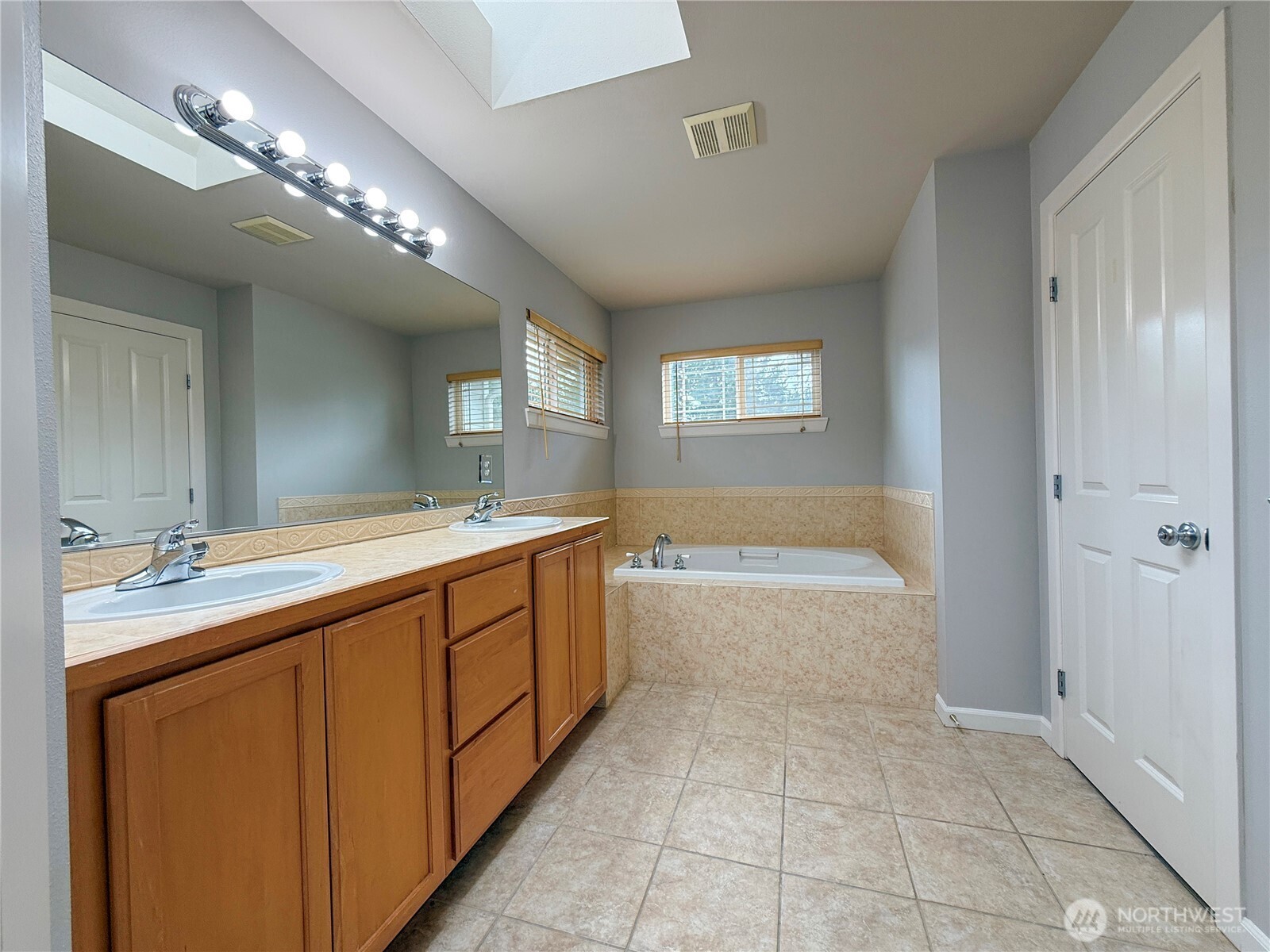 8412 NW Jeatran Place , Silverdale, WA 98383