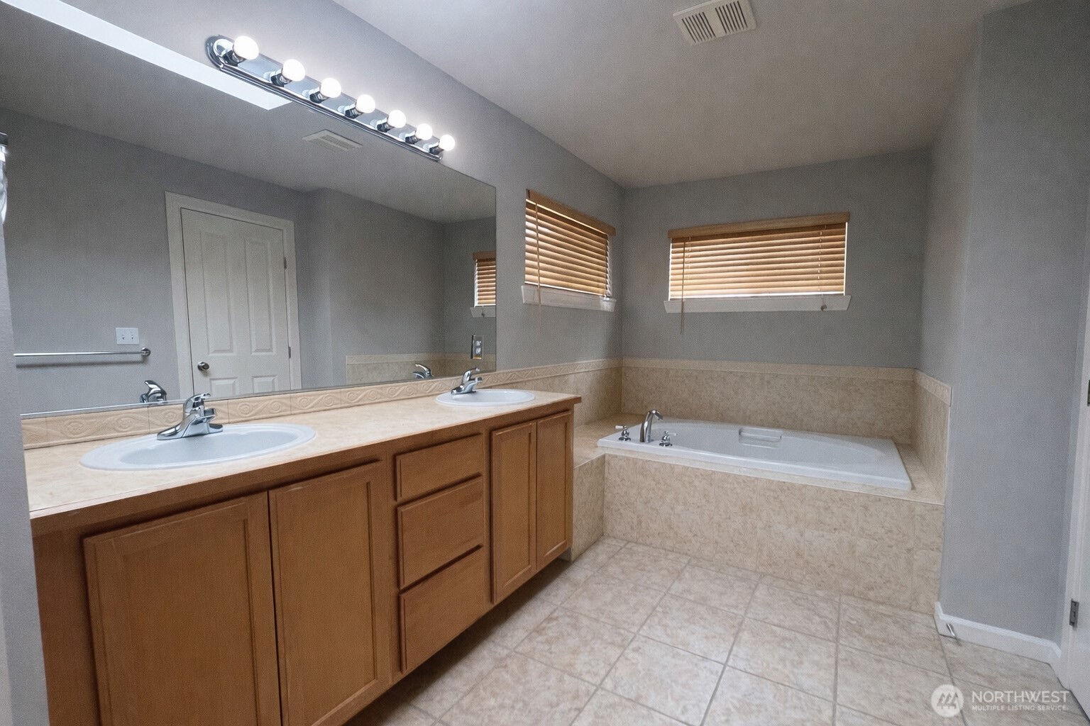 8412 NW Jeatran Place , Silverdale, WA 98383