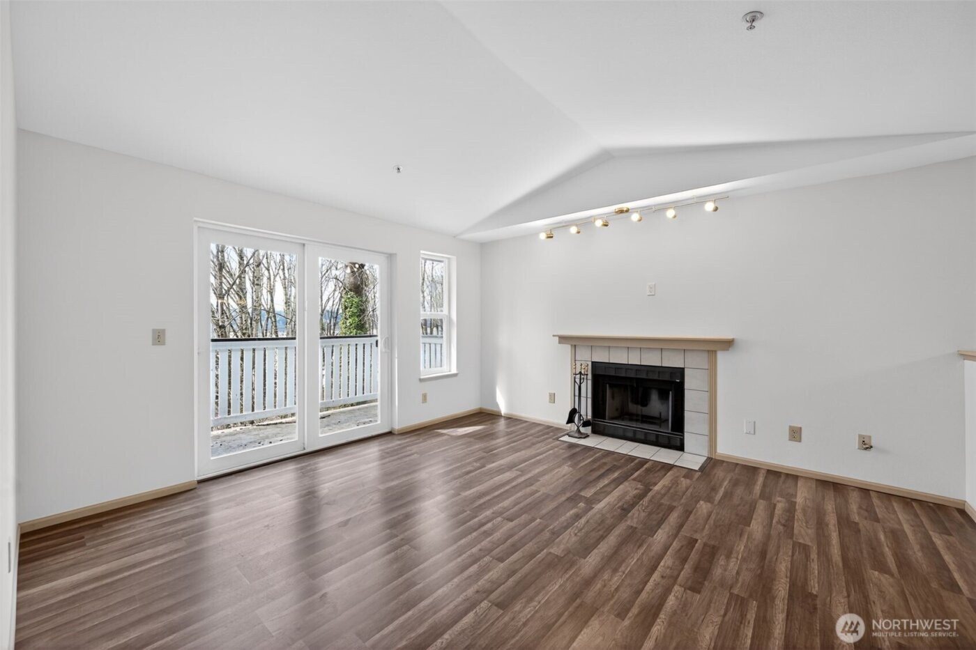 901 Sunset Boulevard NE #D215, Renton, WA 98056