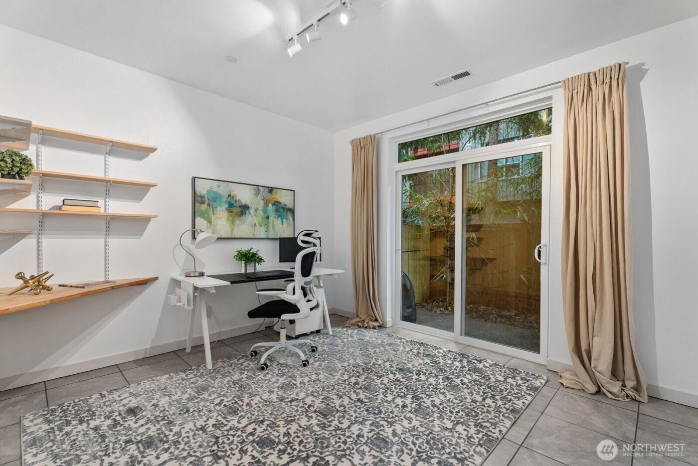 23000 NE 8th Street #C3, Sammamish, WA 98074