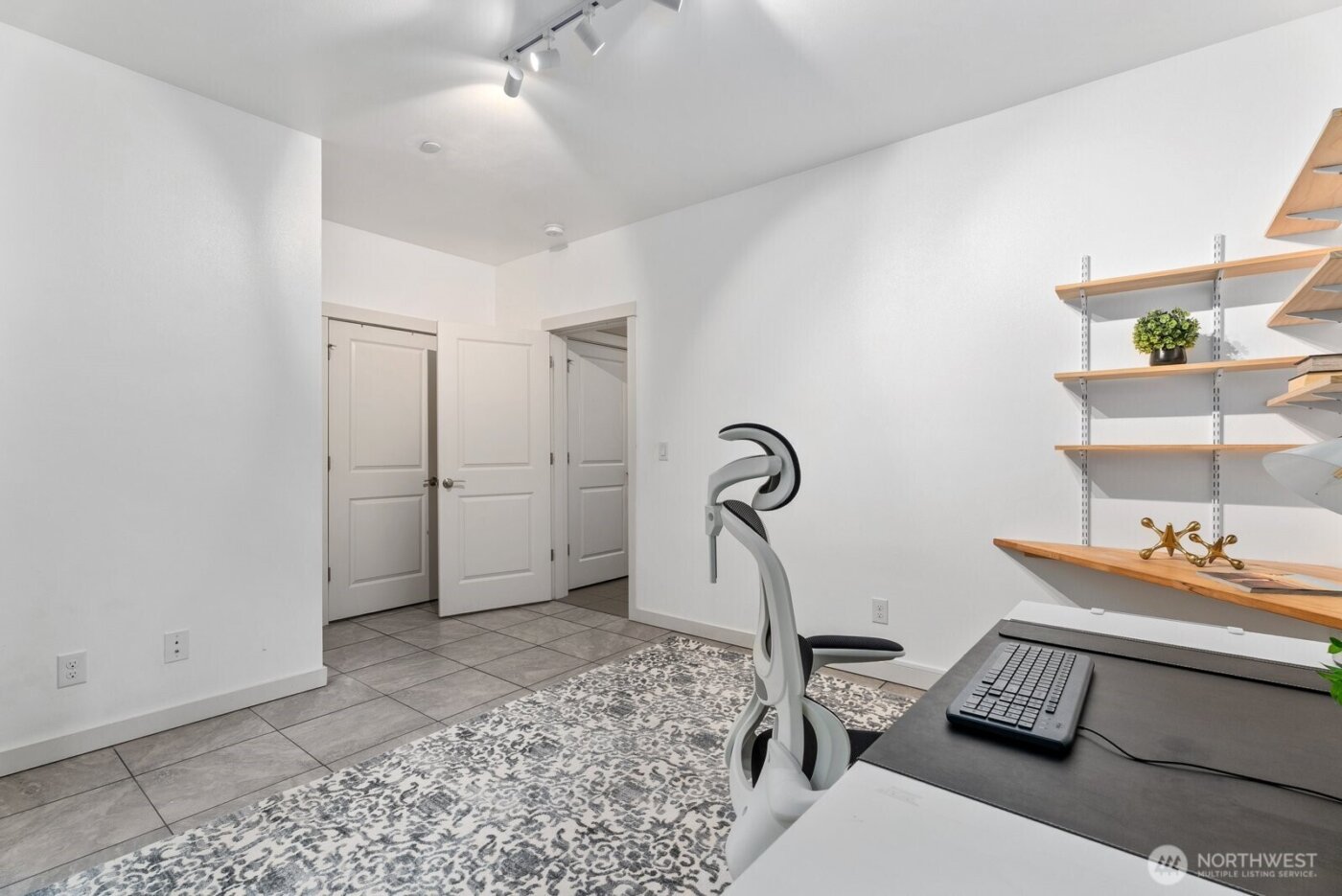 23000 NE 8th Street #C3, Sammamish, WA 98074