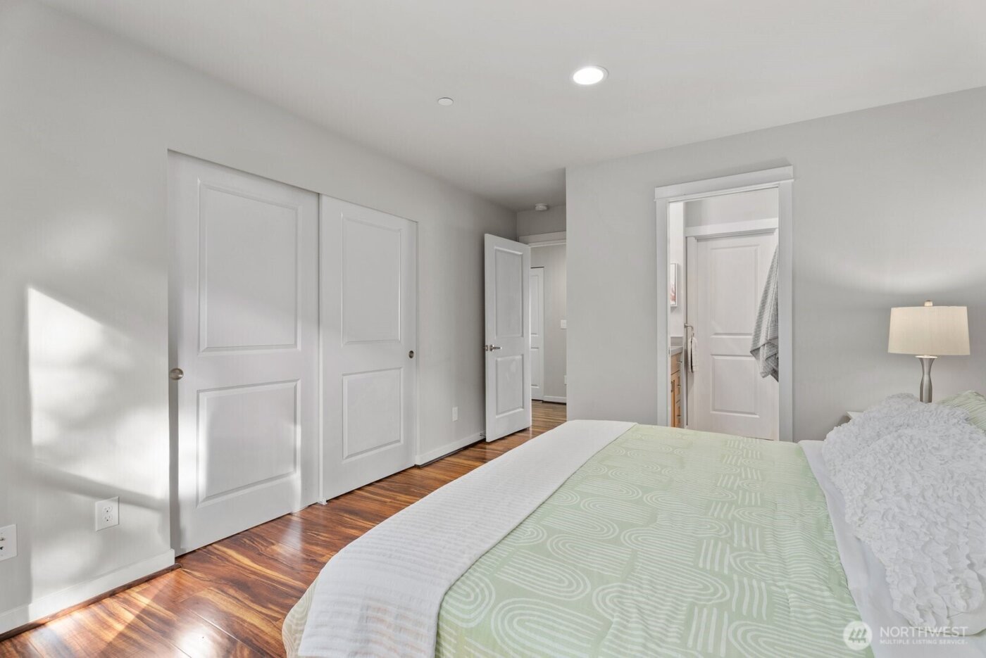 23000 NE 8th Street #C3, Sammamish, WA 98074