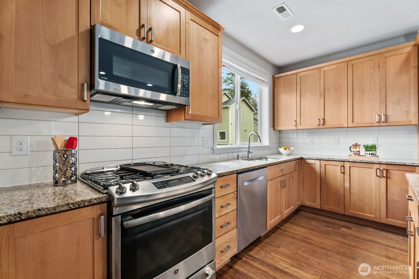 23000 NE 8th Street #C3, Sammamish, WA 98074