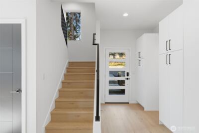 10702 Linden Avenue N, Seattle, WA 98133 - Photo 16