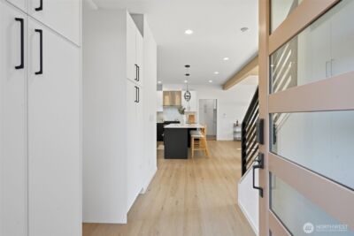 10702 Linden Avenue N, Seattle, WA 98133 - Photo 2