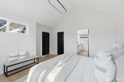 10702 Linden Avenue N, Seattle, WA 98133 - Photo 24