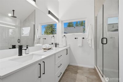 10702 Linden Avenue N, Seattle, WA 98133 - Photo 26