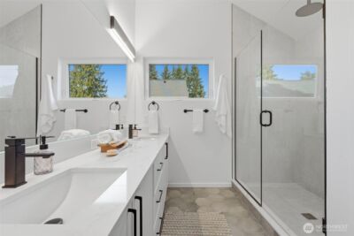 10702 Linden Avenue N, Seattle, WA 98133 - Photo 27