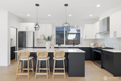 10702 Linden Avenue N, Seattle, WA 98133 - Photo 4