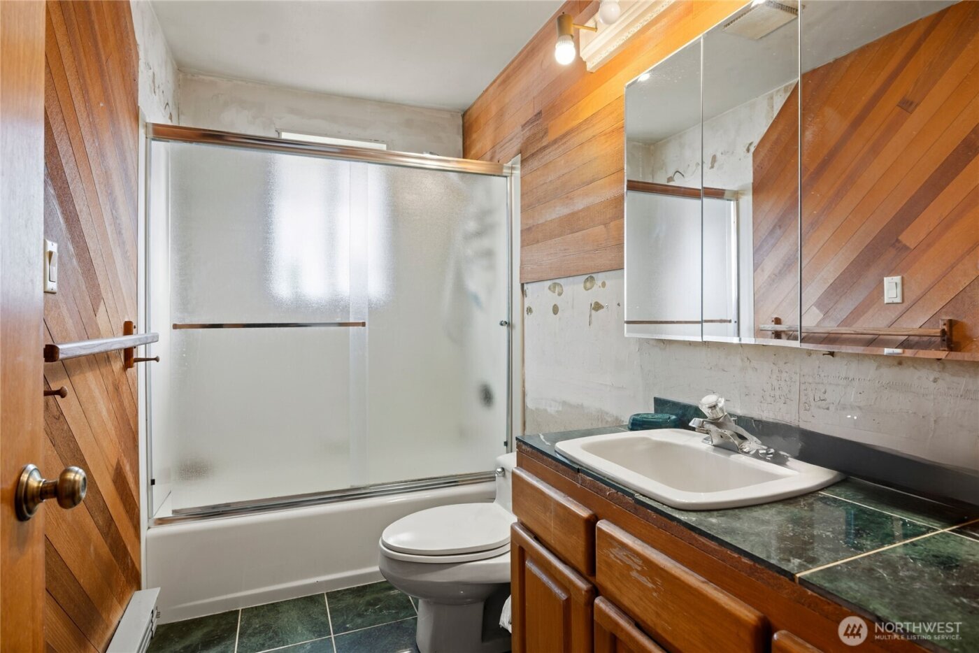820 E Burgundy Road , Shelton, WA 98584