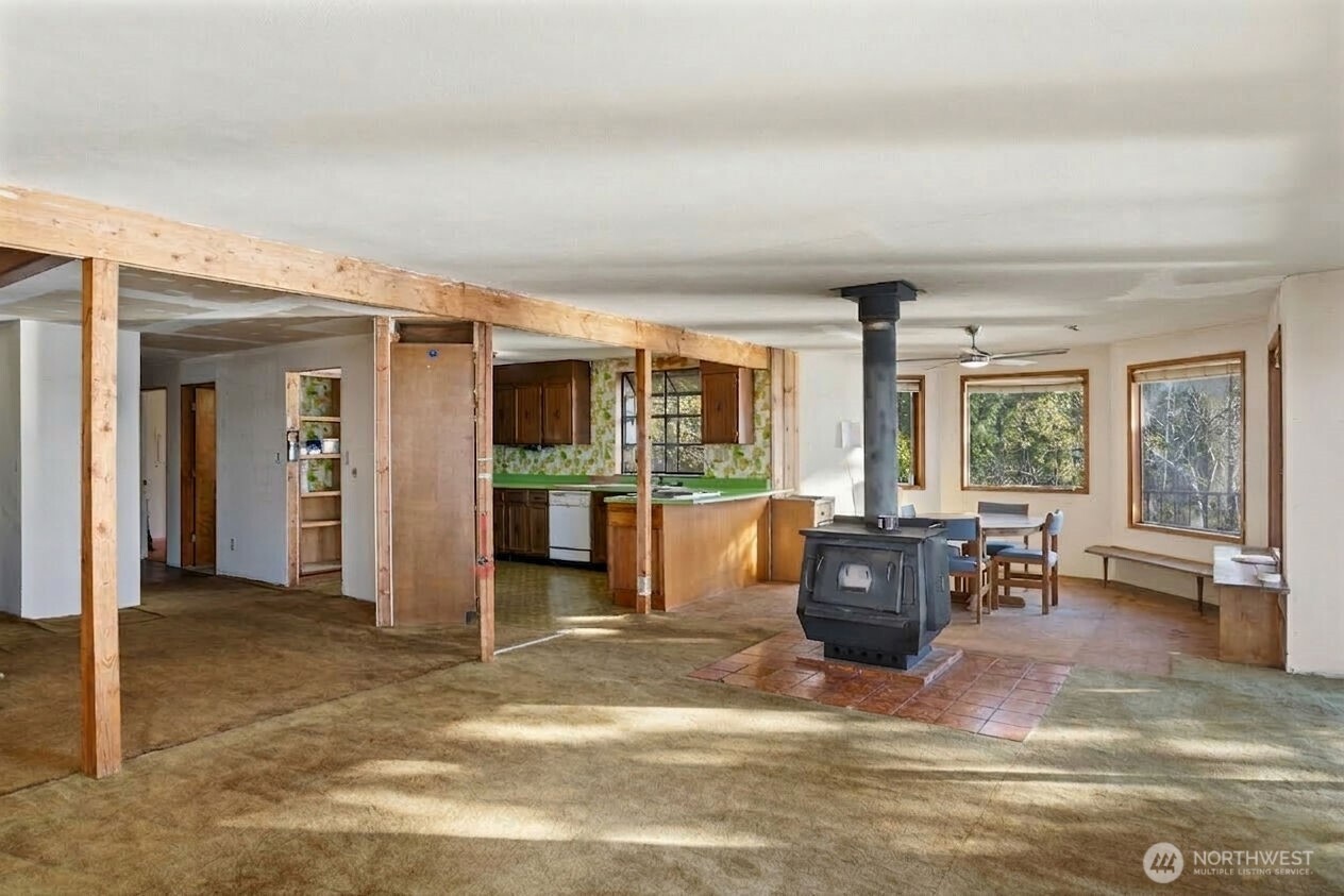 820 E Burgundy Road , Shelton, WA 98584