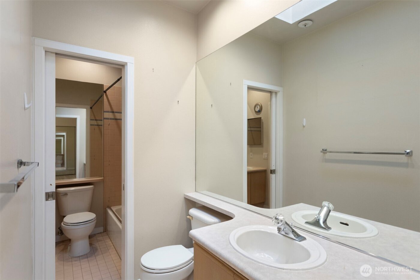 1504 Aurora Ave N #504, Seattle, WA 98109