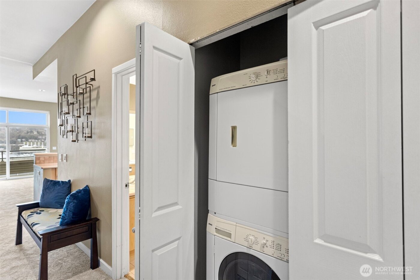 1504 Aurora Ave N #504, Seattle, WA 98109