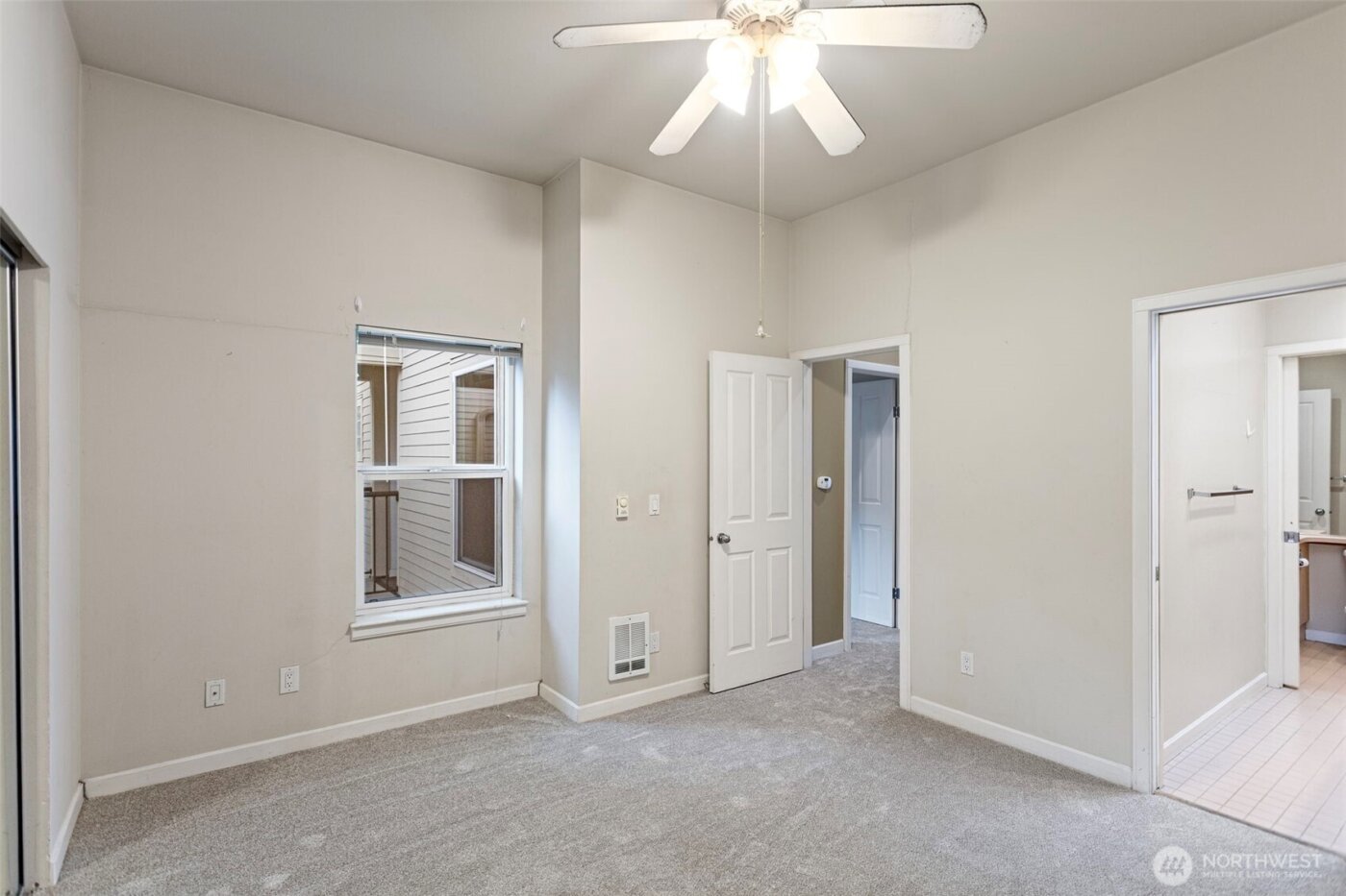 1504 Aurora Ave N #504, Seattle, WA 98109