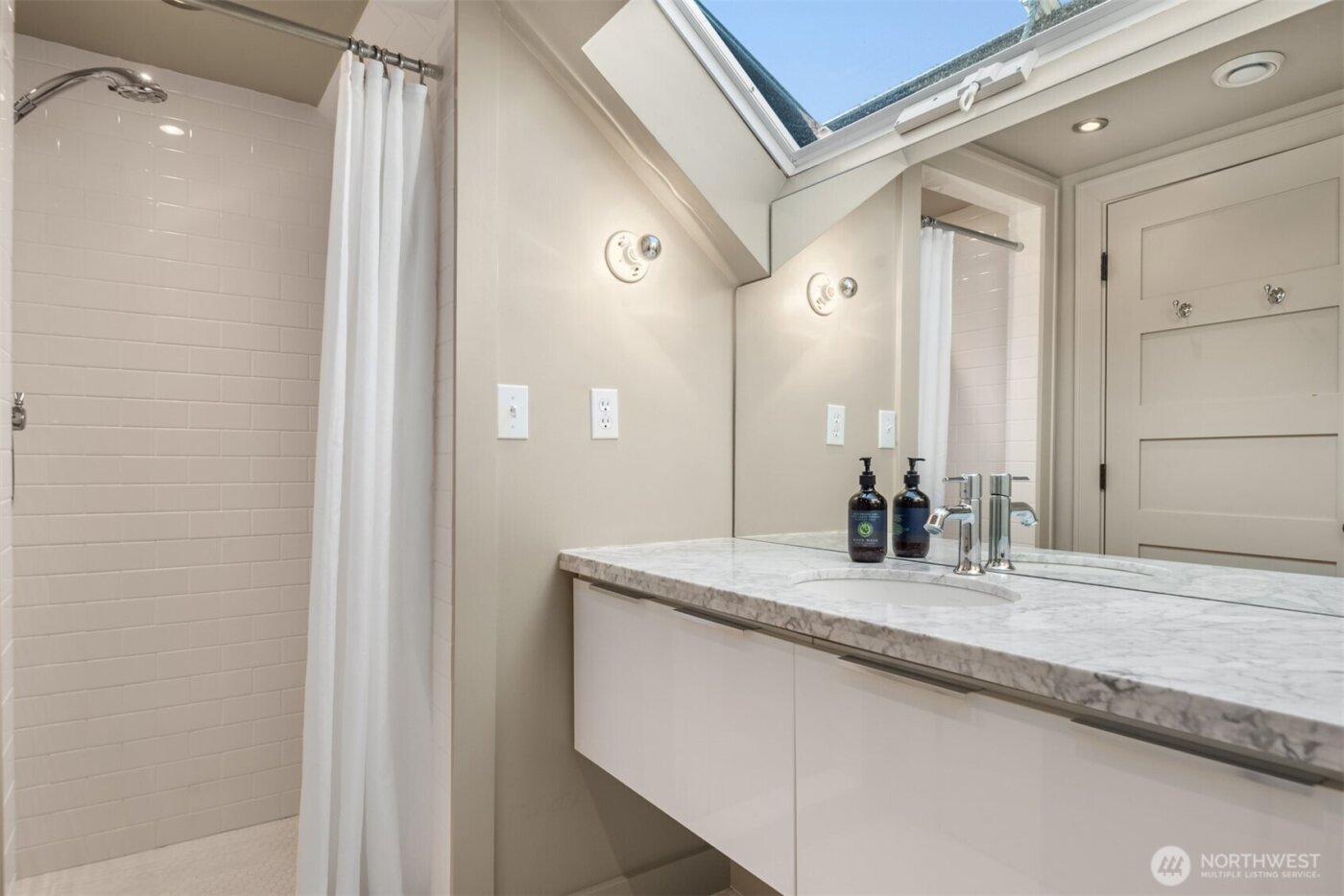 7735 Overlake Drive W, Medina, WA 98039-0164