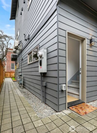 7753 26th Avenue NW #B, Seattle, WA 98117 - Photo 32