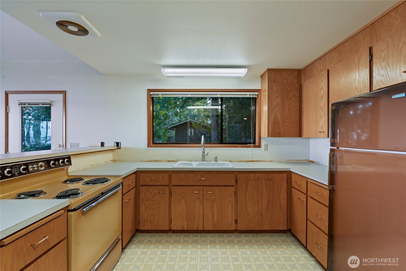 909 Lorenz Road NW, Lakebay, WA 98349