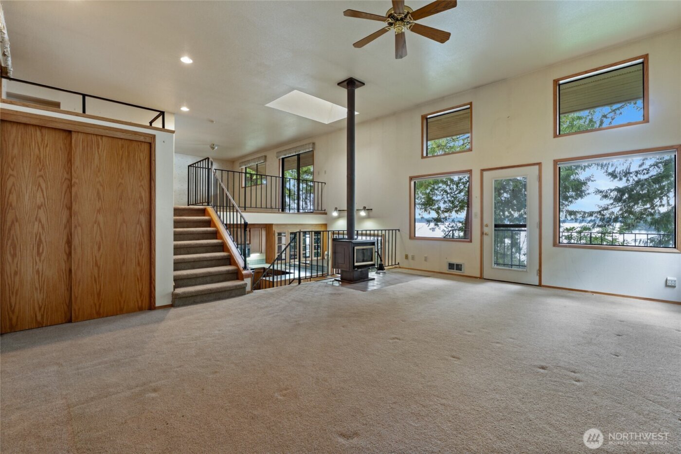 909 Lorenz Road NW, Lakebay, WA 98349