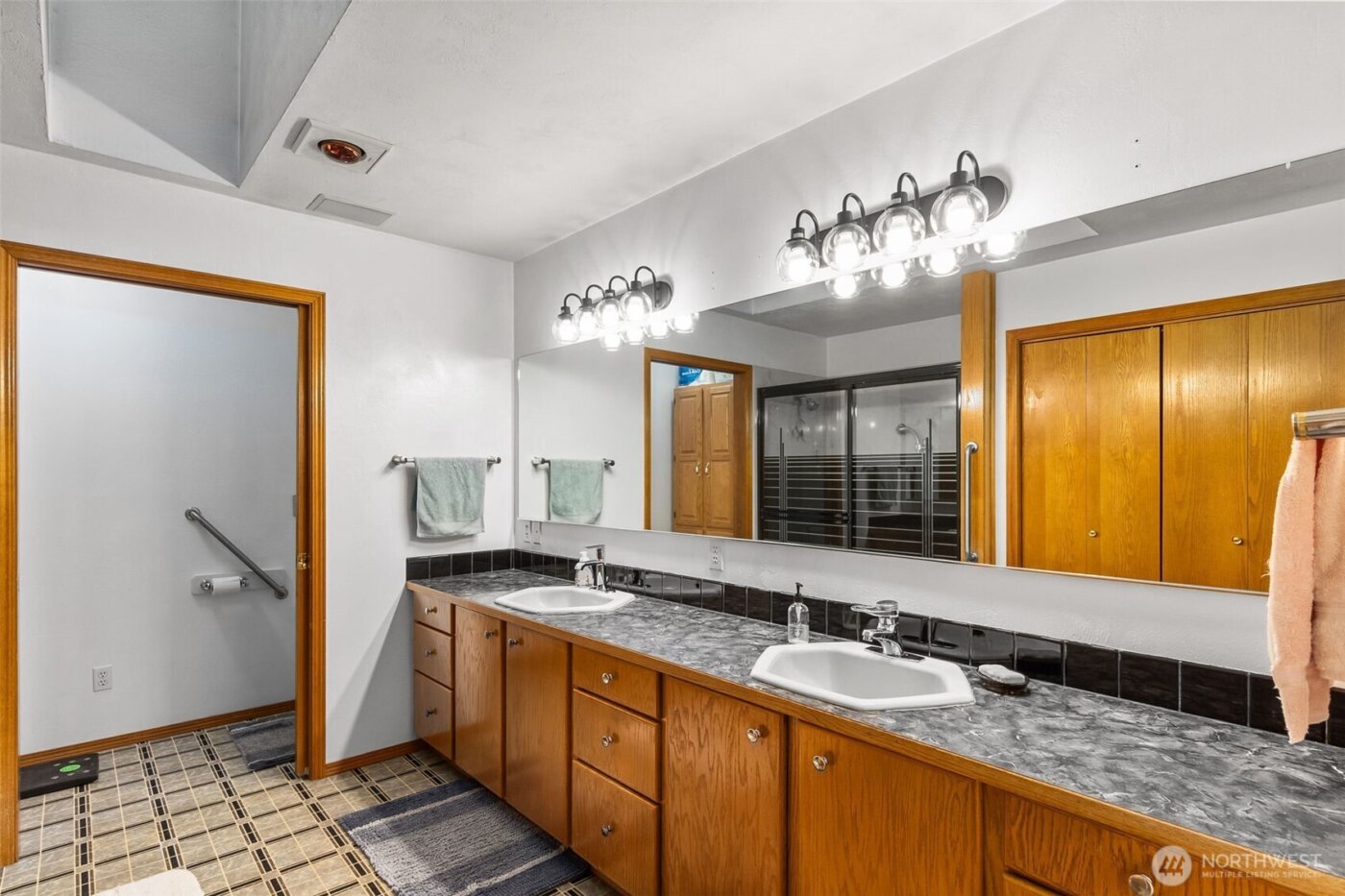 17104 Old Highway 99 , Tenino, WA 98589