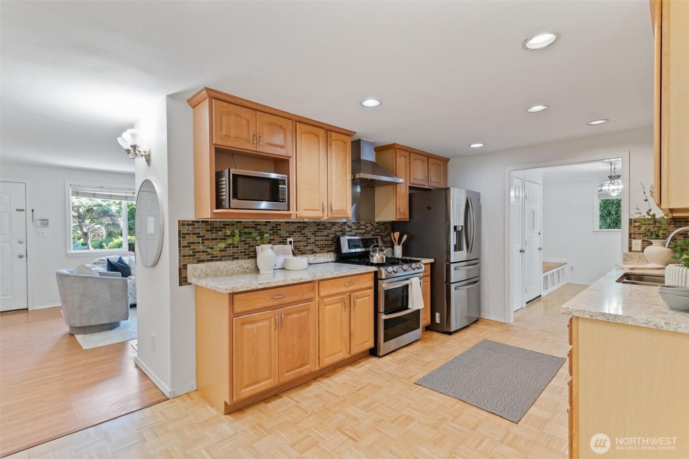 16576 NE 97th Place , Redmond, WA 98052-3166