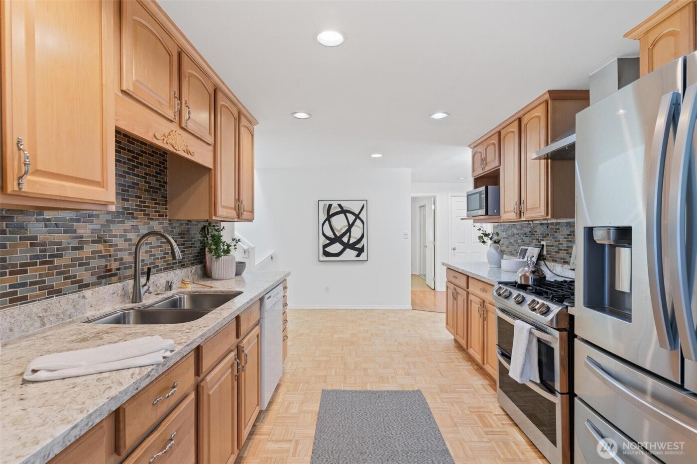 16576 NE 97th Place , Redmond, WA 98052-3166