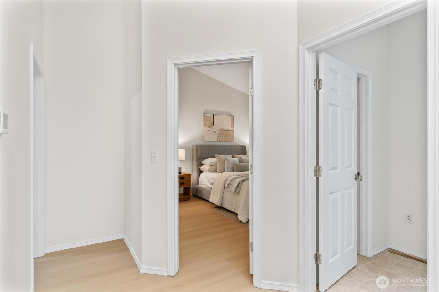 16576 NE 97th Place , Redmond, WA 98052-3166