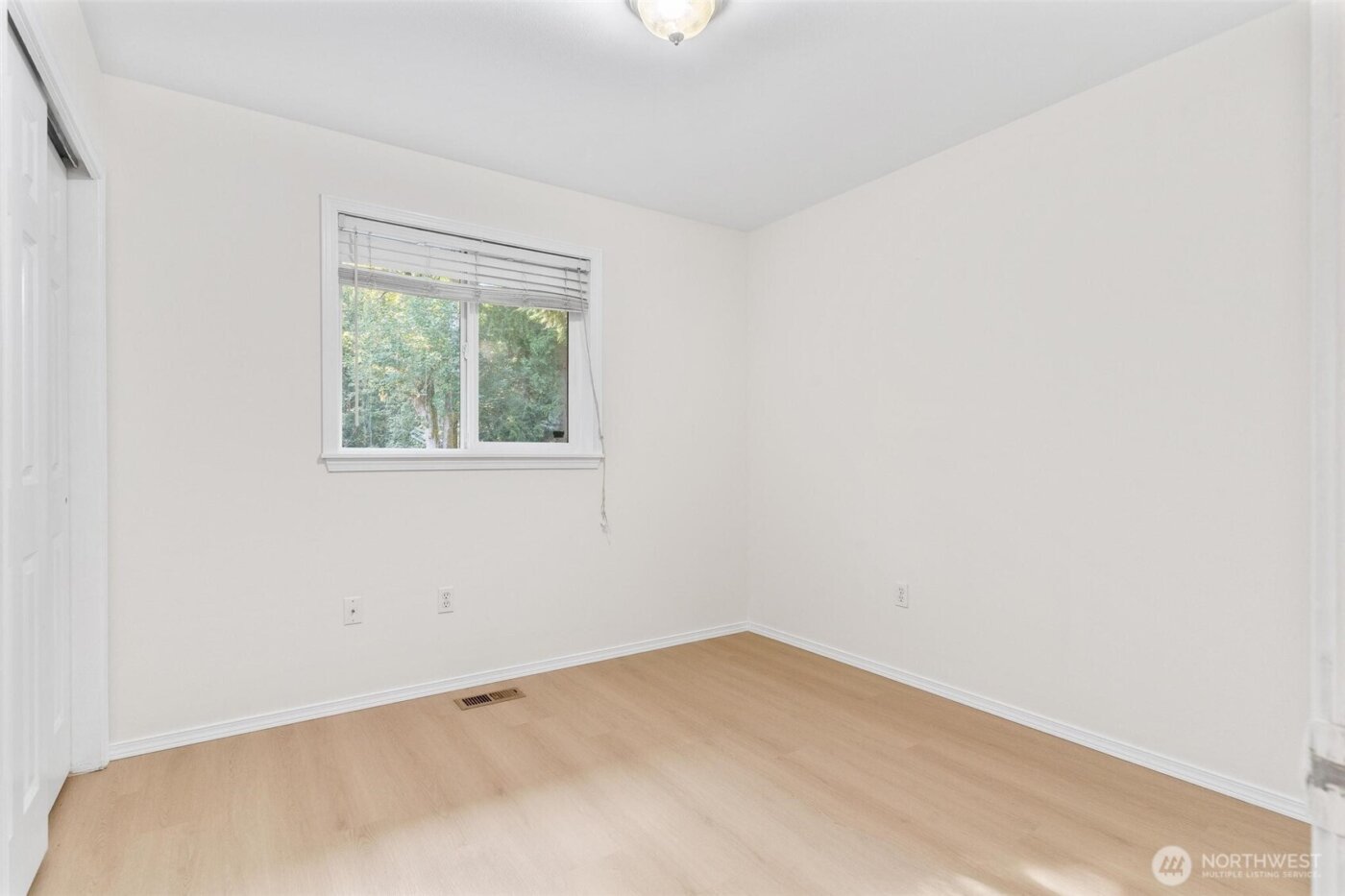 16576 NE 97th Place , Redmond, WA 98052-3166