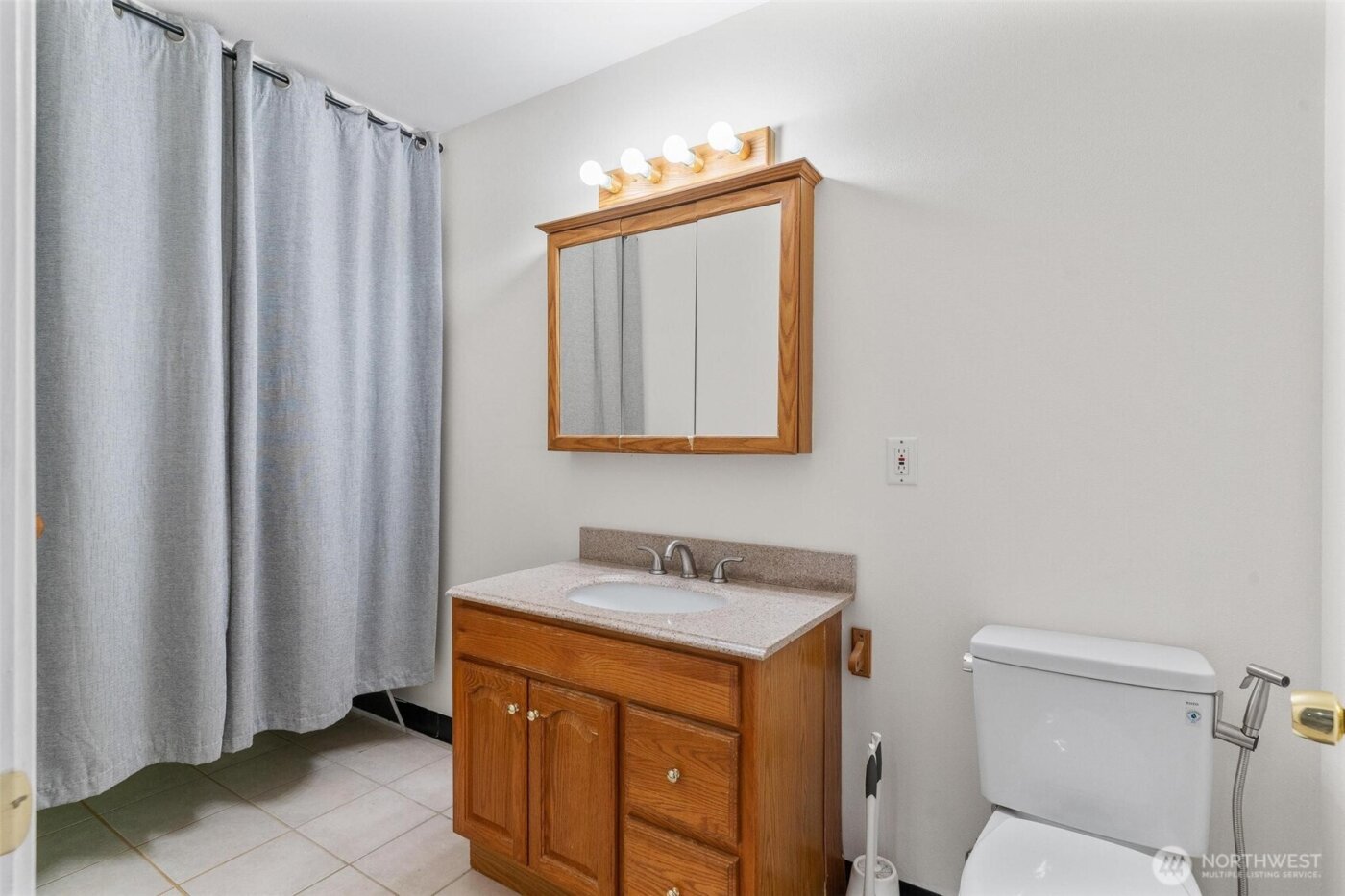 16576 NE 97th Place , Redmond, WA 98052-3166