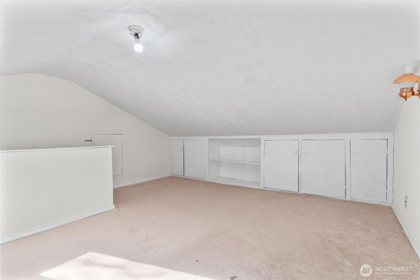 16576 NE 97th Place , Redmond, WA 98052-3166