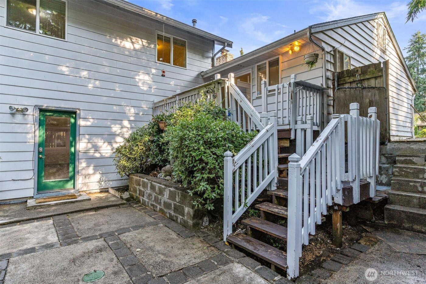 16576 NE 97th Place , Redmond, WA 98052-3166