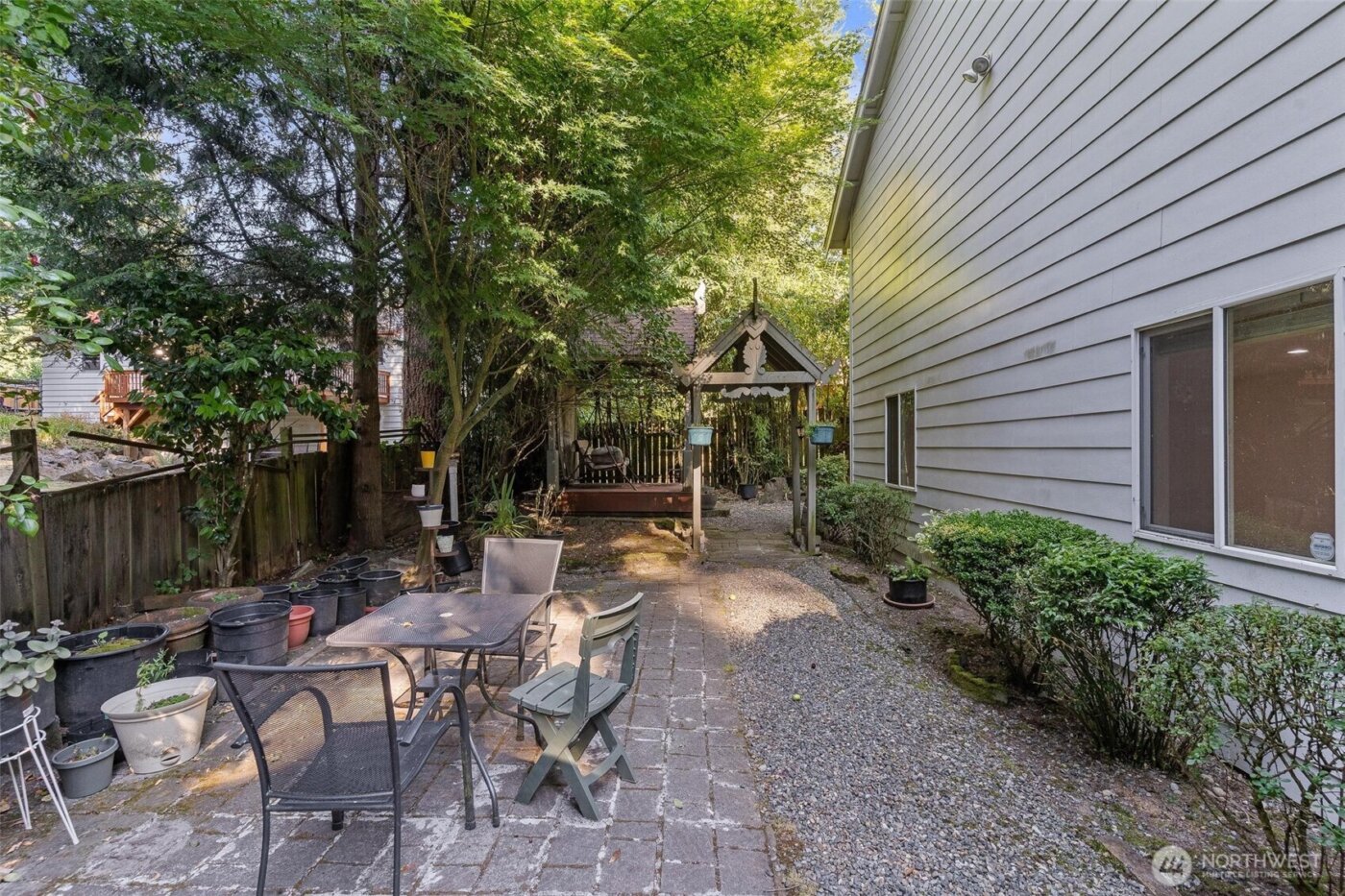 16576 NE 97th Place , Redmond, WA 98052-3166