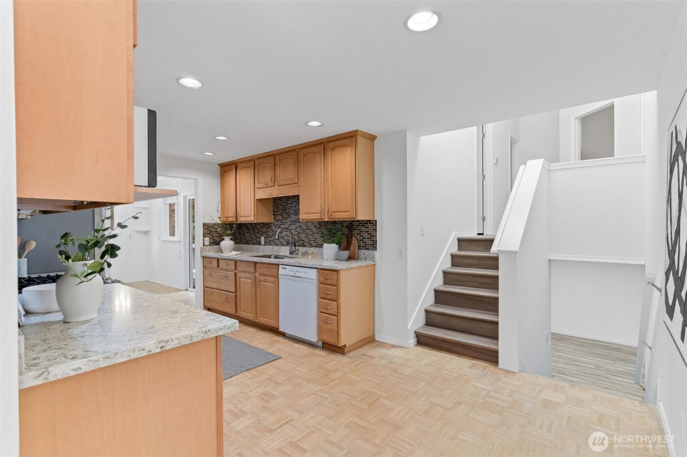 16576 NE 97th Place , Redmond, WA 98052-3166