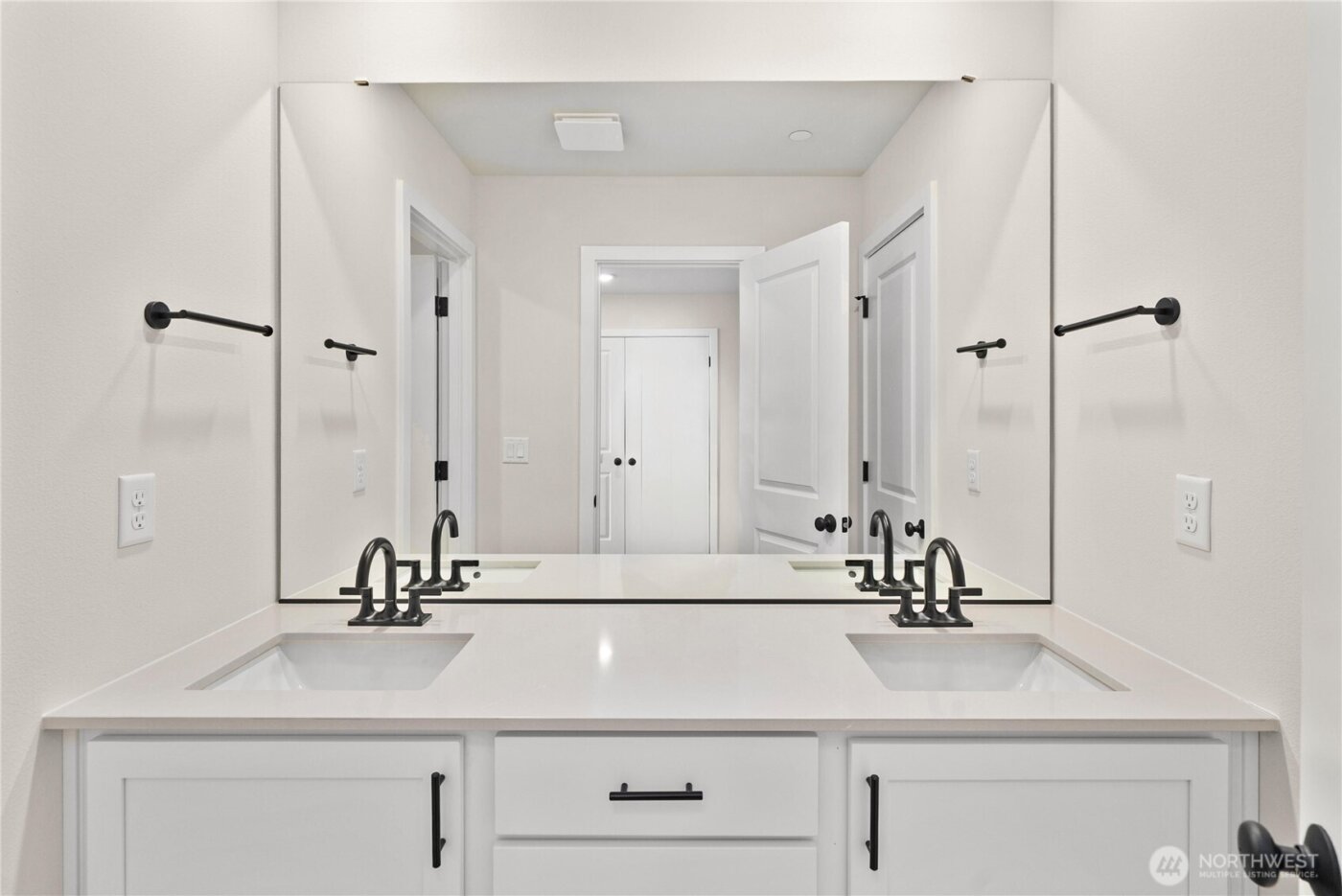 3981 McCormick Village Drive , Bremerton, WA 98312